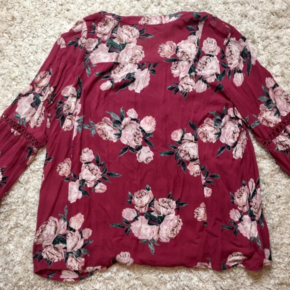 Gorgeous Floral Patterned V Neck Blouse - Picture 6 of 9